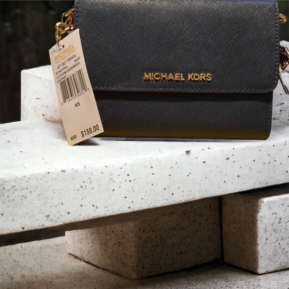 Michael Kors NWT Jet Set travel bag, Navy Crossbody leather